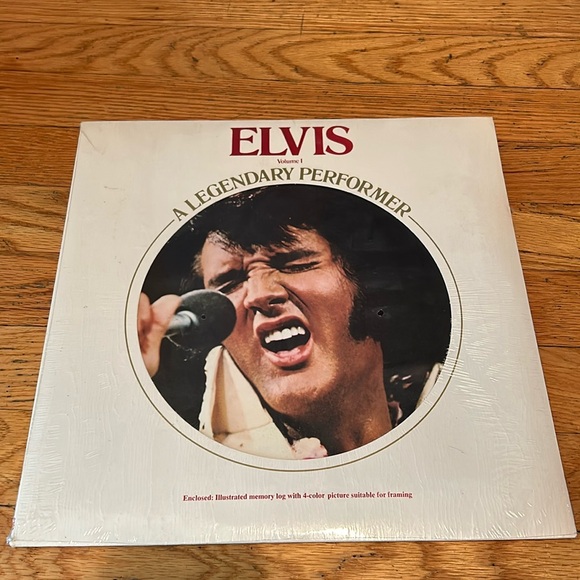 Elvis A Legendary Performer Volume 1 LP + Book RCA CPL1-0341 not opened - Mint - Picture 1 of 5